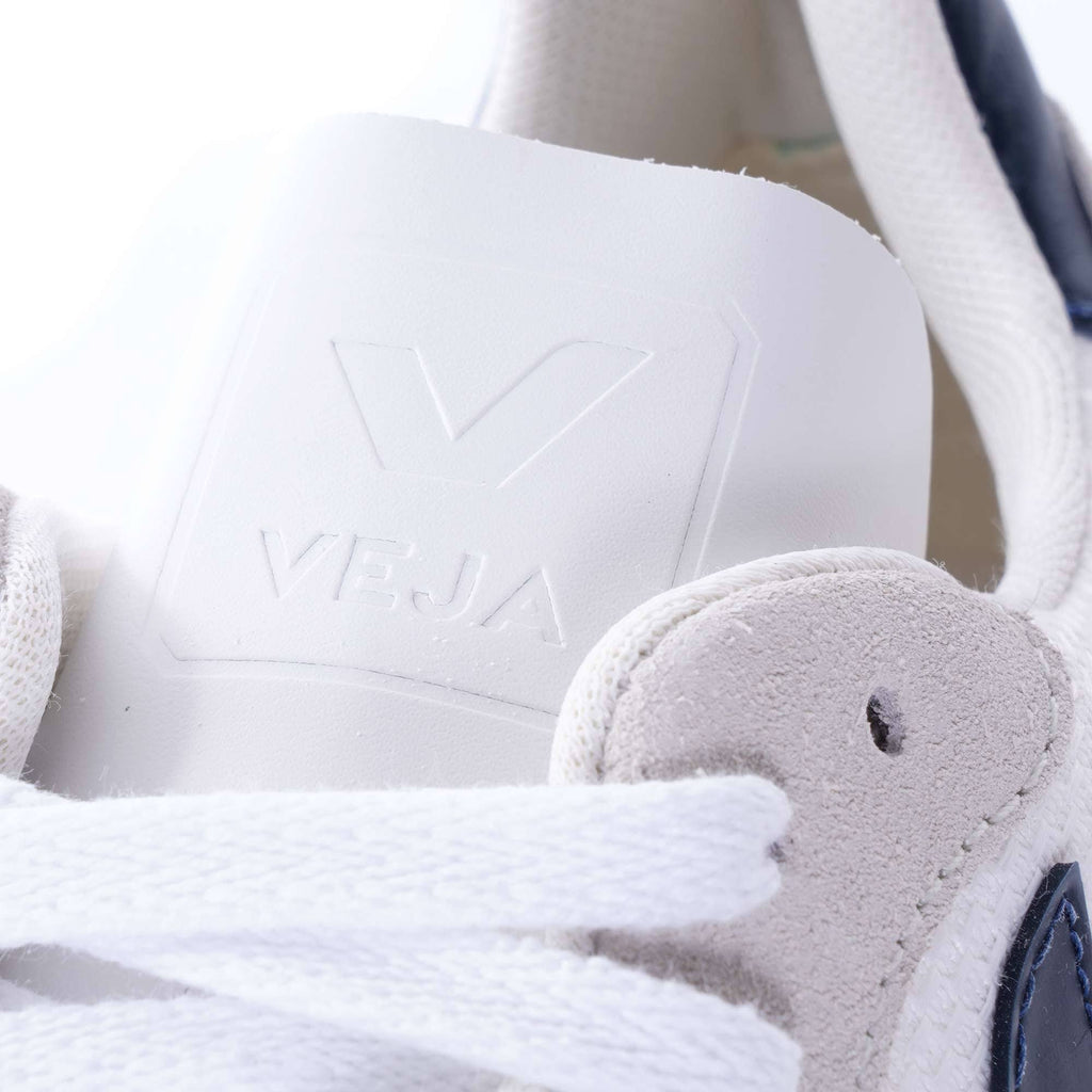 White Mesh Sneakers U406