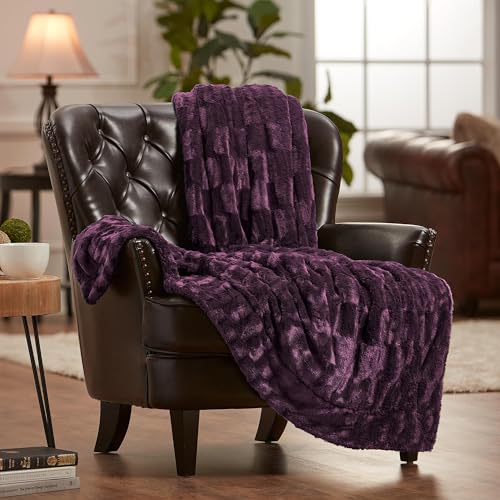 Gray Faux Fur Throw Blanket 50" x 65" D361