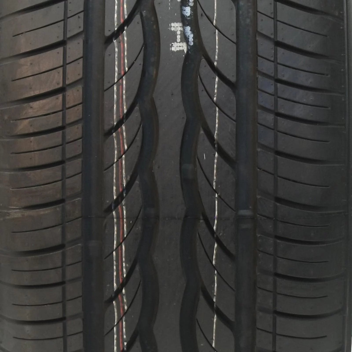 245/40R19 98W XL Passenger Tire J748