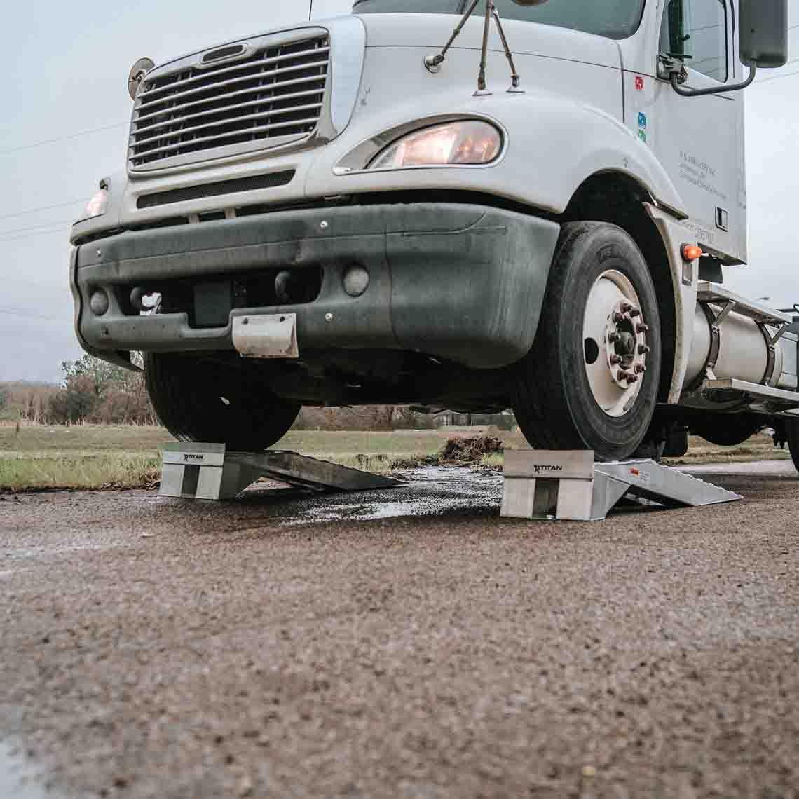 Heavy Duty Aluminum Semi Truck Riser Ramp 20,000 LB Capacity U620