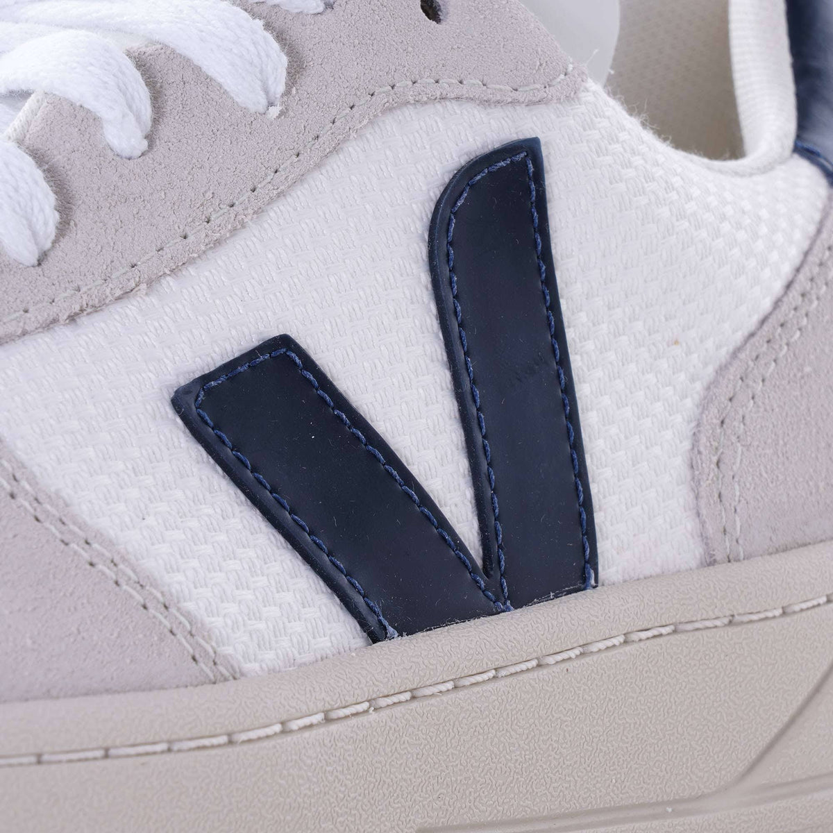 White Mesh Sneakers U406