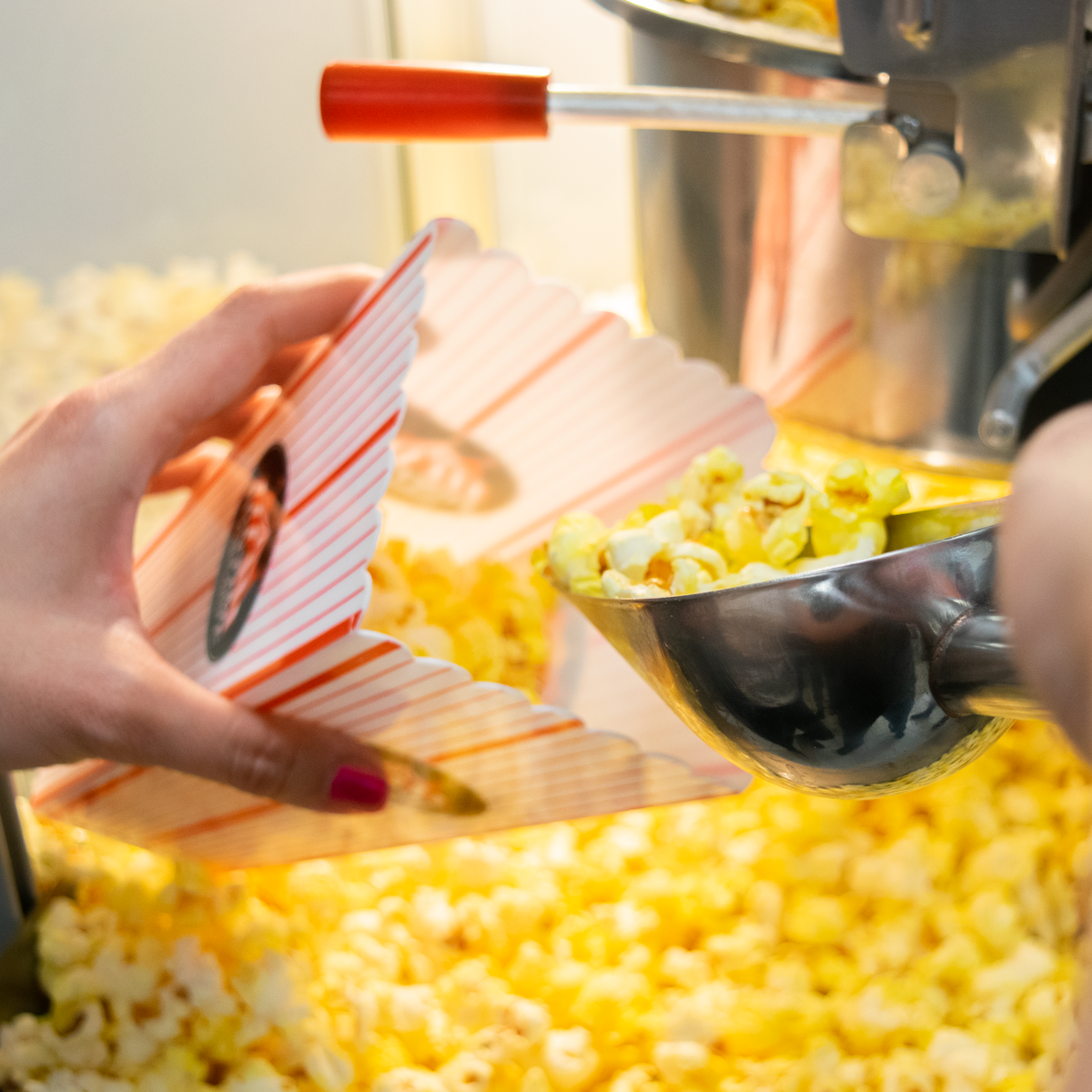 Black/Silver 4oz Popcorn Machine with Cart V237