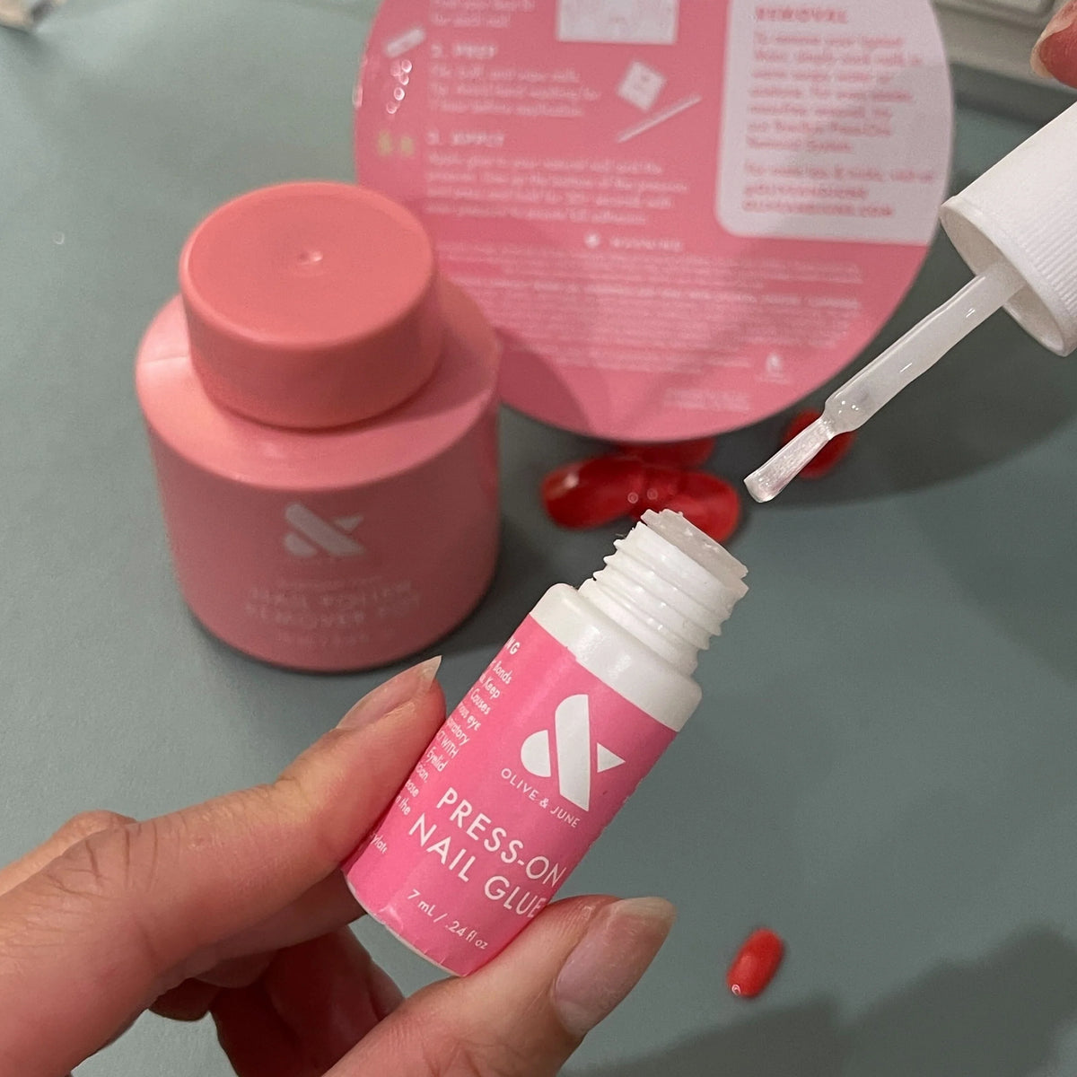 Press-on Glue Bottle 0.24 fl oz V129