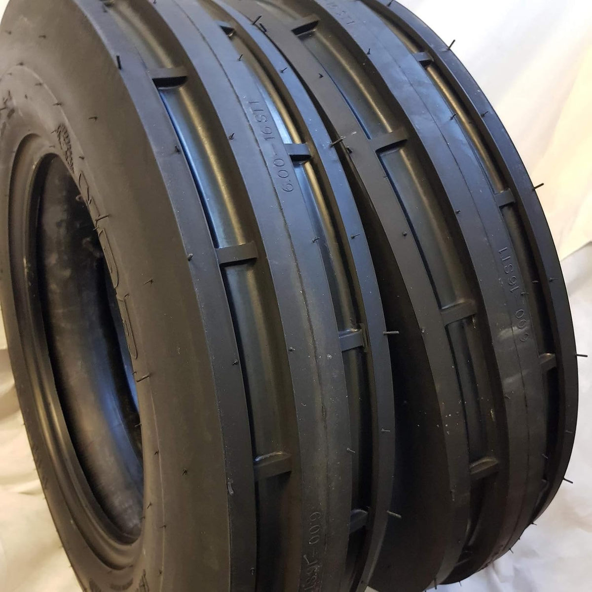 6 Ply 3 Rib Tractor Tires with Tubes V343